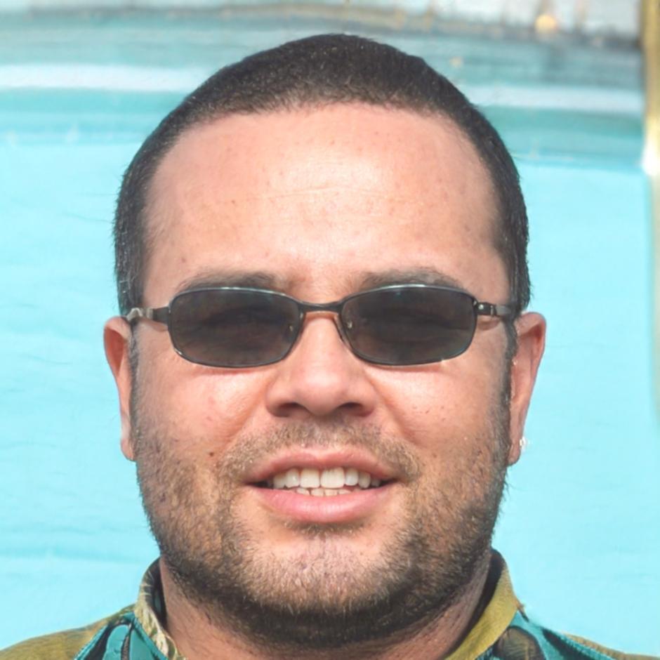 Portrait of Oskar Lindgren, Senior Financial Analyst